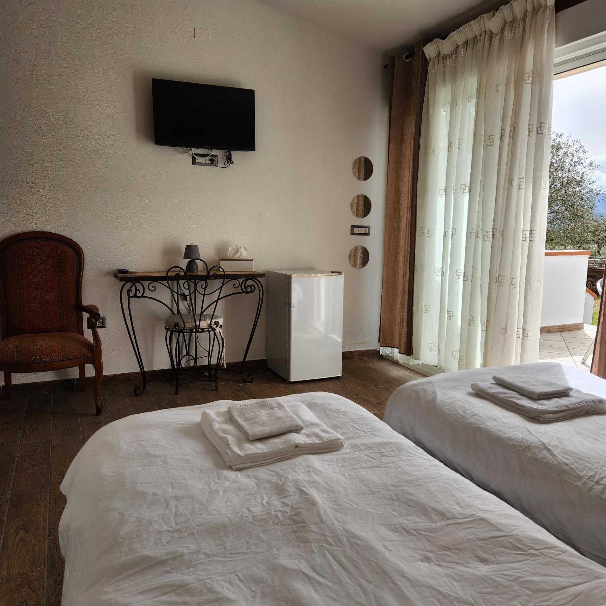 Iloghe Di Marras Hotel Loculi ภายนอก รูปภาพ